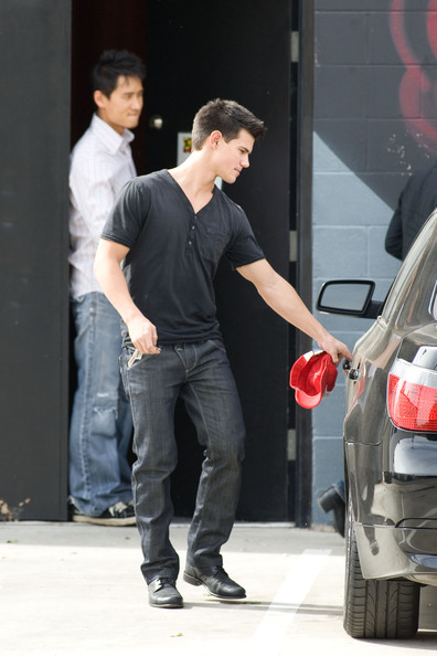 General photo of Taylor Lautner