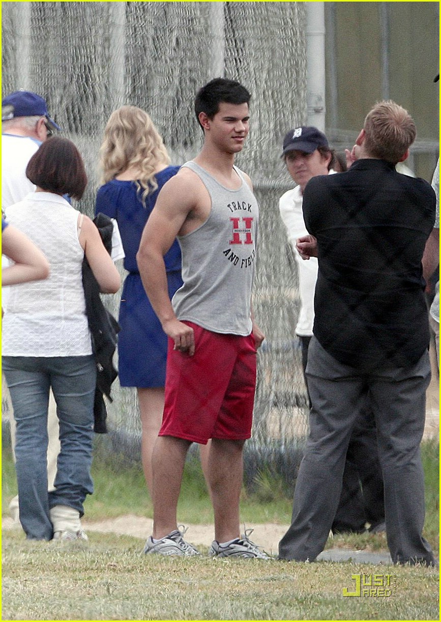 Taylor Lautner in Valentine's Day