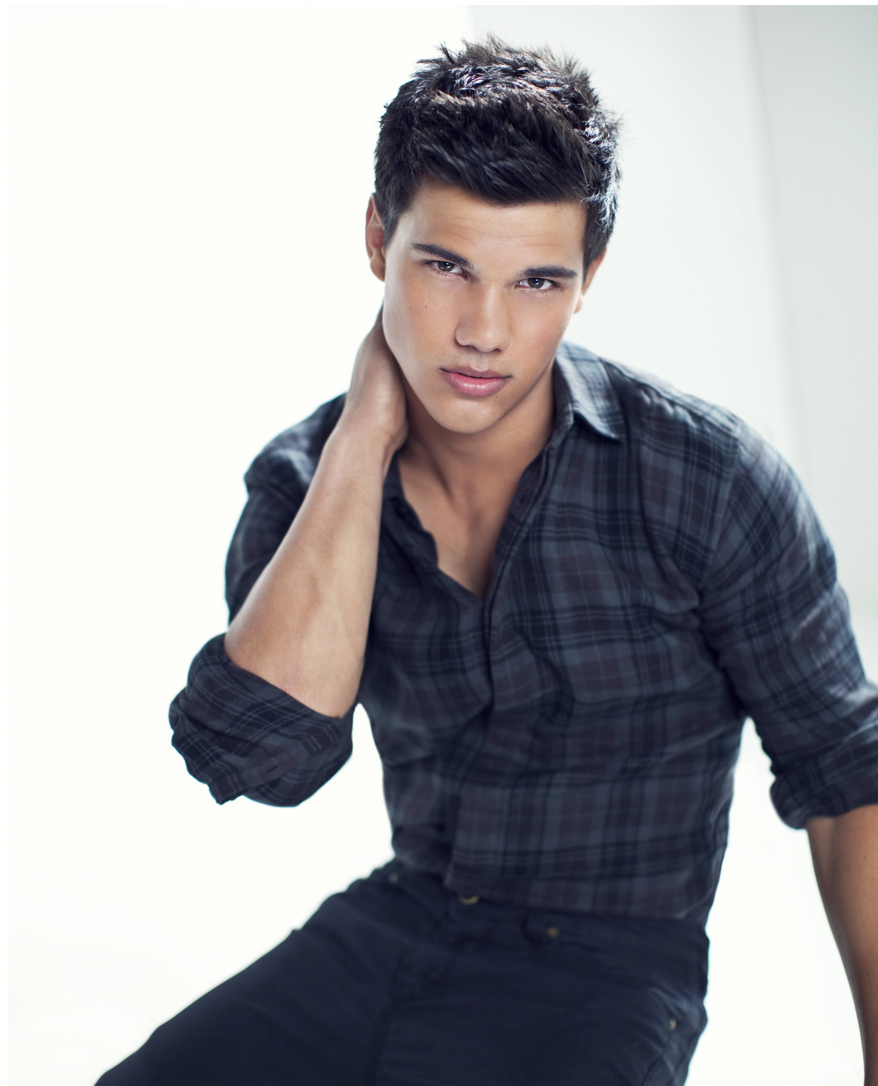 General photo of Taylor Lautner