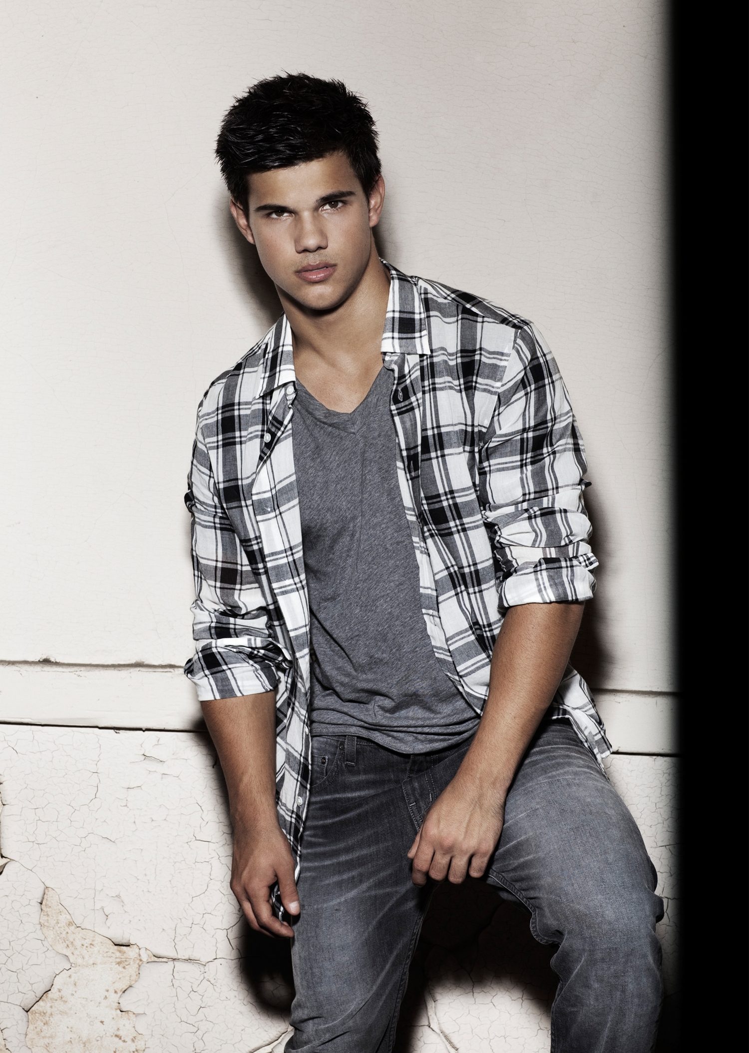 General photo of Taylor Lautner