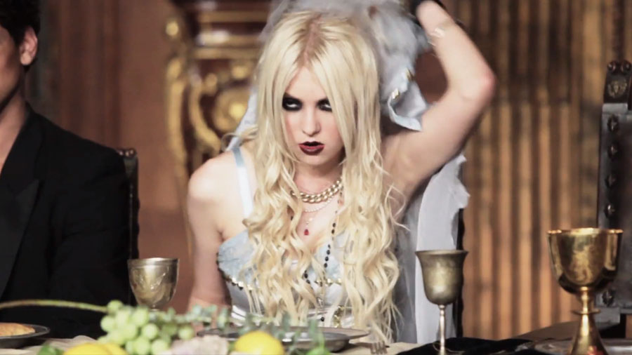 Taylor Momsen in Music Video: Miss Nothing