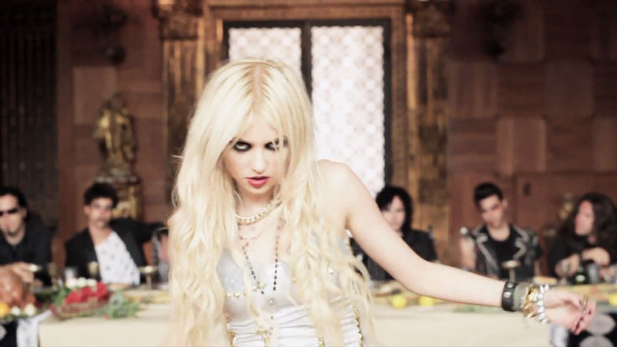 Taylor Momsen in Music Video: Miss Nothing