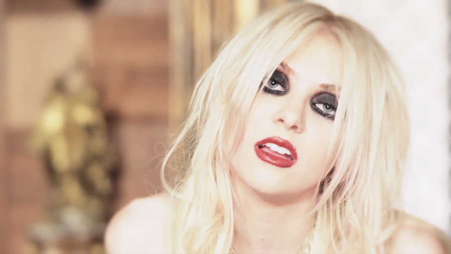 Taylor Momsen in Music Video: Miss Nothing