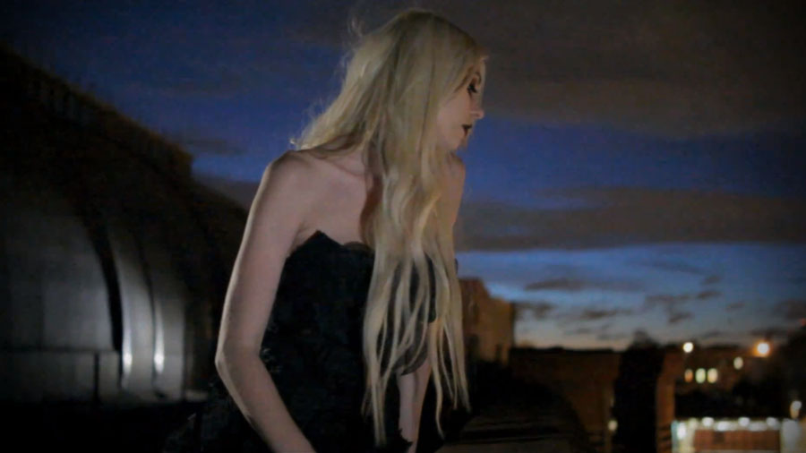 Taylor Momsen in Music Video: Just Tonight