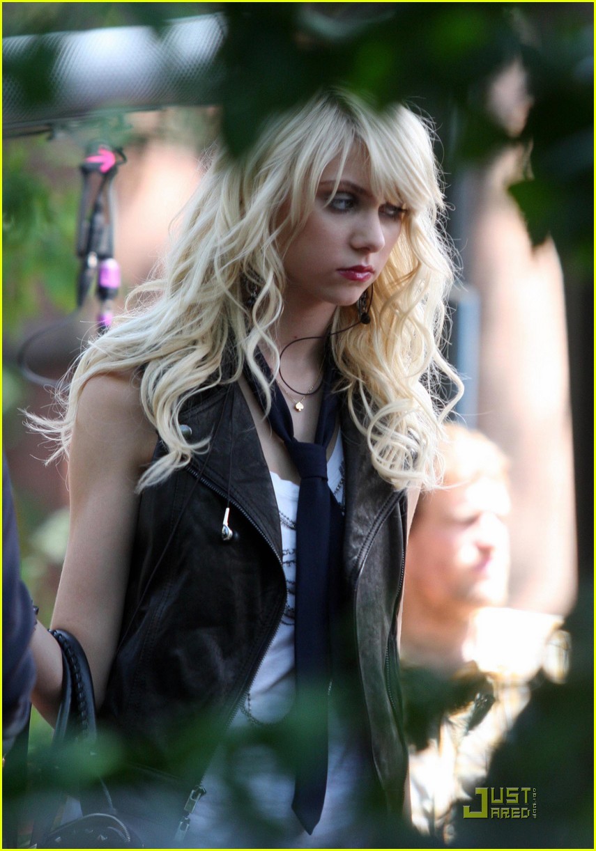 General photo of Taylor Momsen