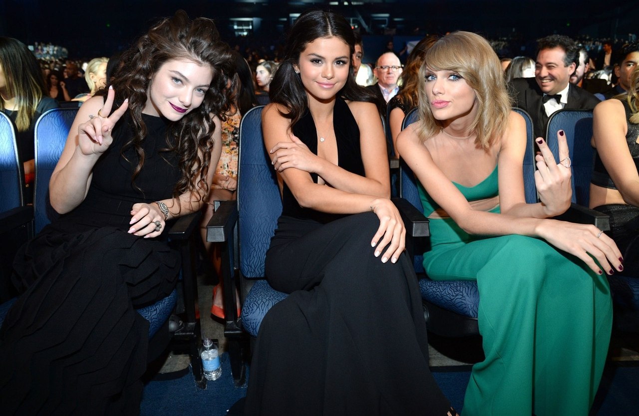 Taylor Swift in American Music Awards 2014