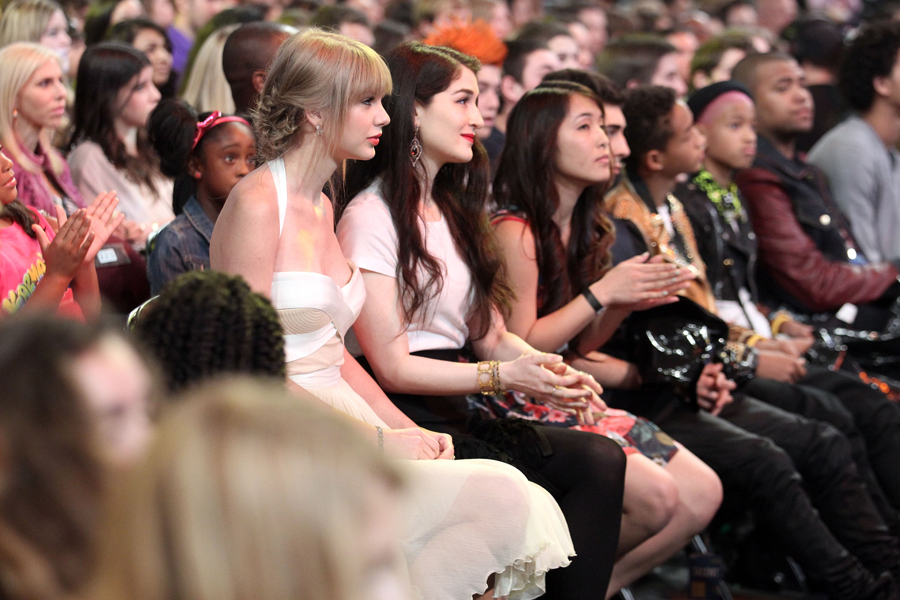 Taylor Swift in Kids' Choice Awards 2012
