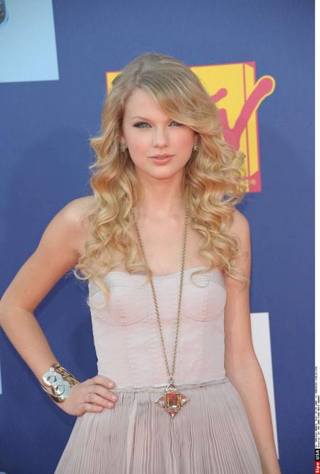 Taylor Swift in 2008 MTV Video Music Awards
