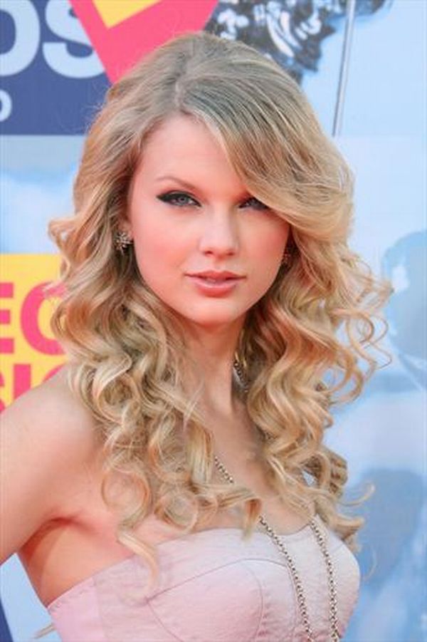 Taylor Swift in 2008 MTV Video Music Awards