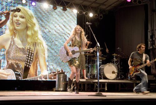 Taylor Swift in Fearless Tour