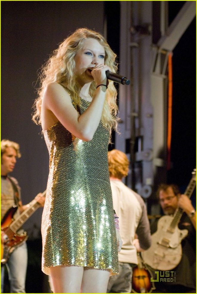 Taylor Swift in Fearless Tour