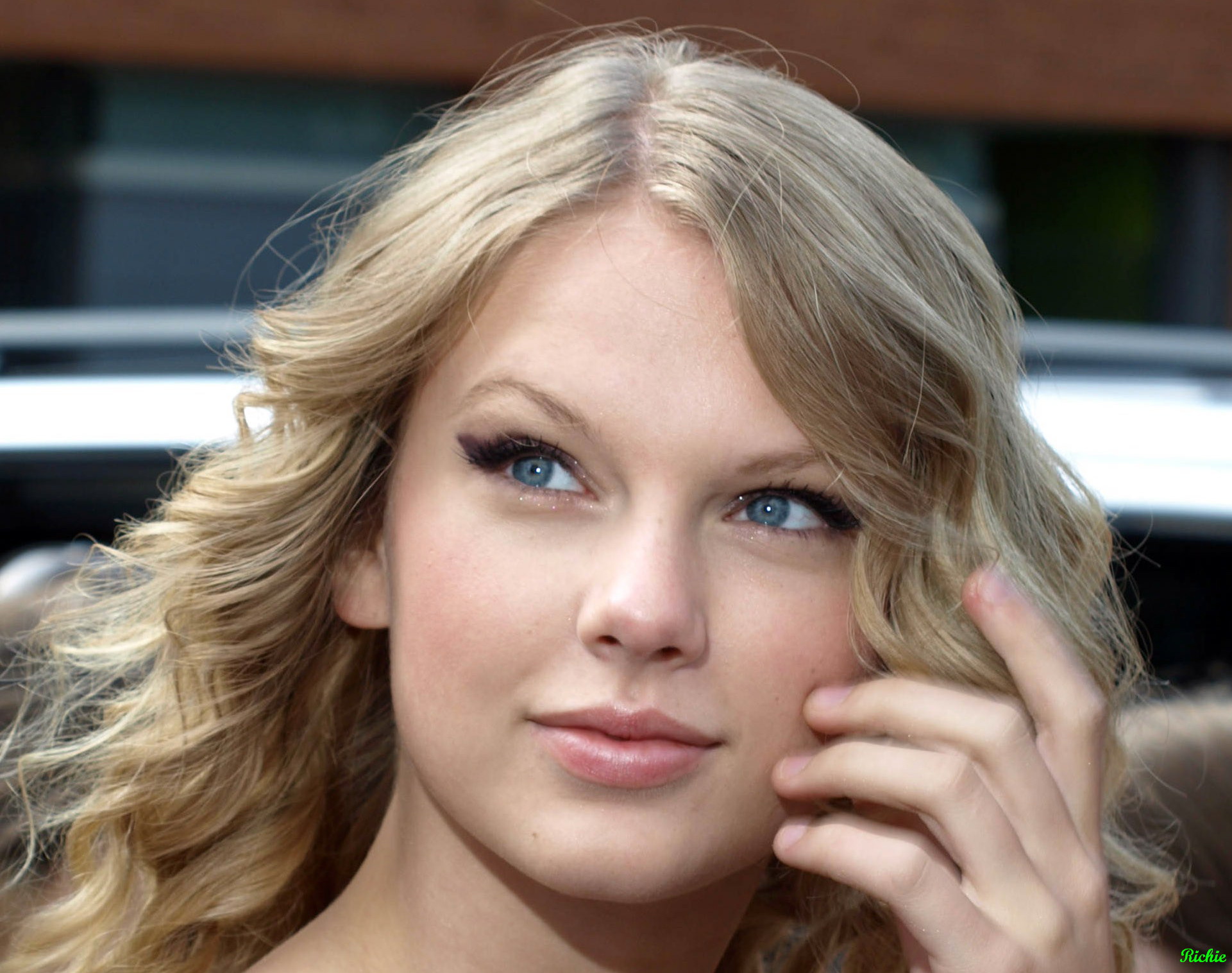 General photo of Taylor Swift