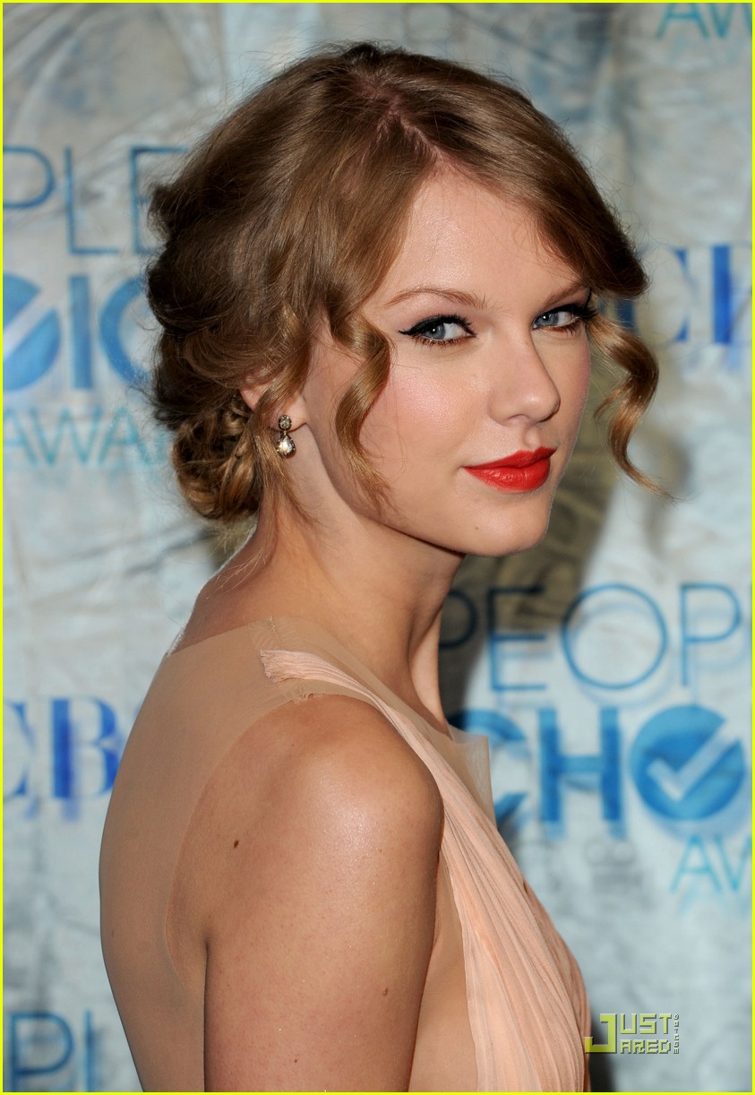 Taylor Swift in People's Choice Awards 2011
