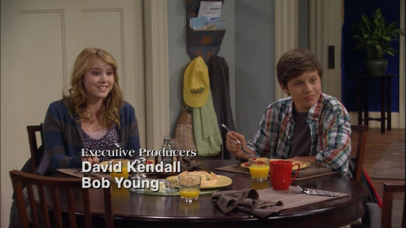 Taylor Spreitler in Melissa & Joey, episode: A Fright in the Attic