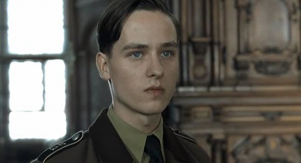 Tom Schilling in Before the Fall