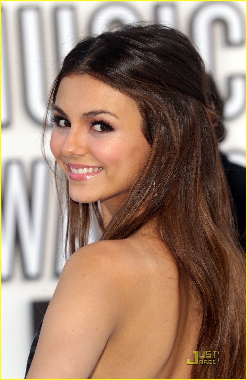Victoria Justice in 2010 MTV Video Music Awards