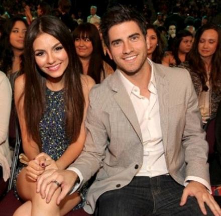 Victoria Justice in Kids' Choice Awards 2011