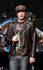 Adam Lambert : AdamLambert_1270068365.jpg