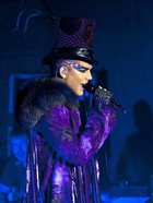 Adam Lambert : adam-lambert-1333061363.jpg