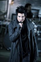Adam Lambert : adam-lambert-1333422823.jpg