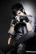 Adam Lambert : adam-lambert-1334426719.jpg