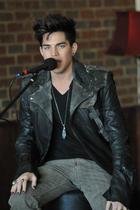 Adam Lambert : adam-lambert-1335817884.jpg