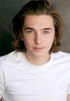 Austin Abrams : austin-abrams-1521741555.jpg