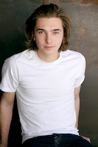 Austin Abrams : austin-abrams-1521741561.jpg