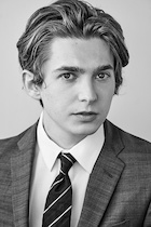 Austin Abrams : austin-abrams-1521741567.jpg