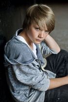 Dakota Goyo : dakota-goyo-1322505097.jpg