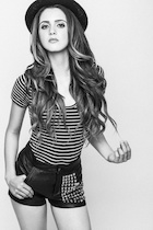 Laura Marano : laura-marano-1451503095.jpg