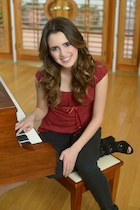 Laura Marano : laura-marano-1454449411.jpg