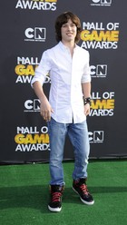 Leo Howard : leo-howard-1329687171.jpg