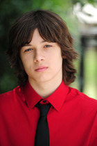 Leo Howard : leo-howard-1362211977.jpg