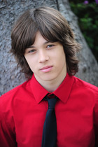 Leo Howard : leo-howard-1362212083.jpg