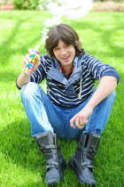 Leo Howard : leo-howard-1362213108.jpg