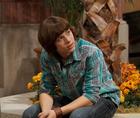 Leo Howard : leo-howard-1383848784.jpg