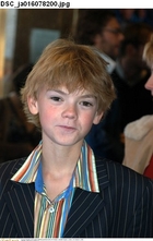 Thomas Sangster : TI4U_u1144515512.jpg