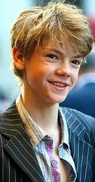 Thomas Sangster : Thomas_Sangster_1214392399.jpg