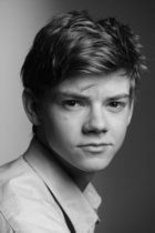 Thomas Sangster : thomas-sangster-1345842798.jpg