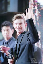 Thomas Sangster : thomas-sangster-1443307681.jpg