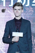 Thomas Sangster : thomas-sangster-1445612701.jpg