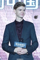 Thomas Sangster : thomas-sangster-1445613301.jpg