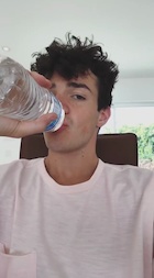 Aaron Carpenter : aaron-carpenter-1507752002.jpg