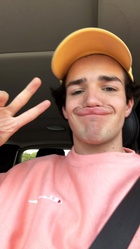 Aaron Carpenter : aaron-carpenter-1526283362.jpg