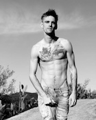 Aaron Carter : aaron-carter-1454635240.jpg