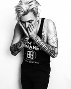 Aaron Carter : aaron-carter-1527453072.jpg