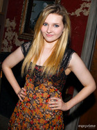 Abigail Breslin : abigail-breslin-1321763677.jpg