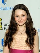 Abigail Breslin : abigail_breslin_1277232174.jpg