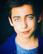 Aidan Gallagher : aidan-gallagher-1474733026.jpg